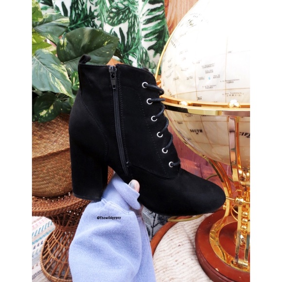 Shoes - Suede black heeled booties ☕️
